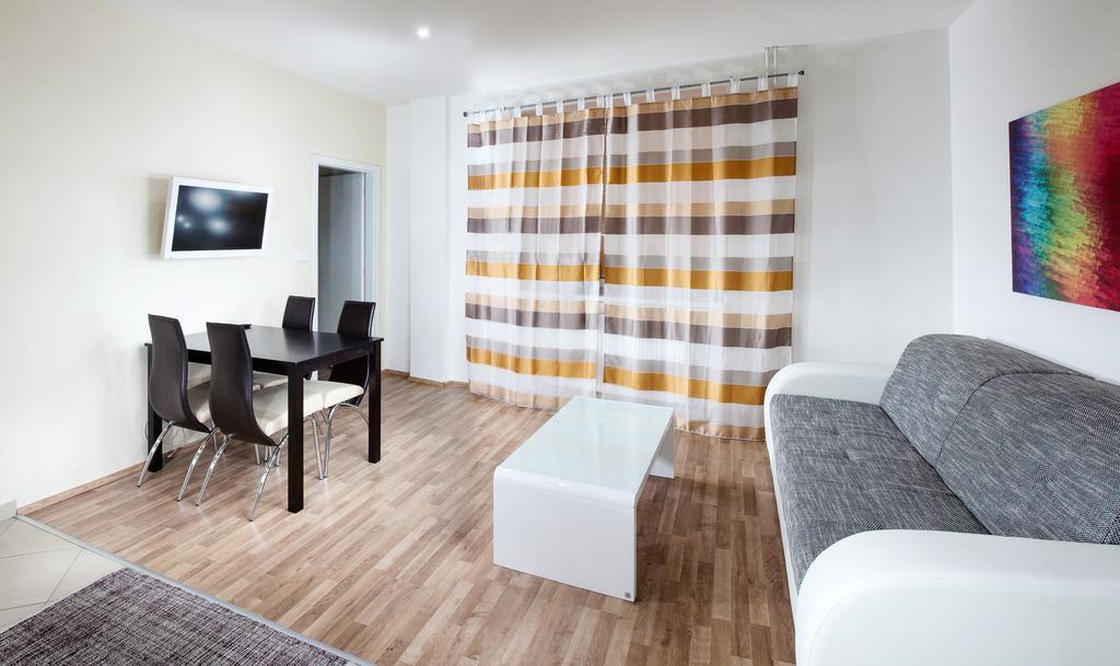 Apartments Kopecna With Parking Брно Екстер'єр фото