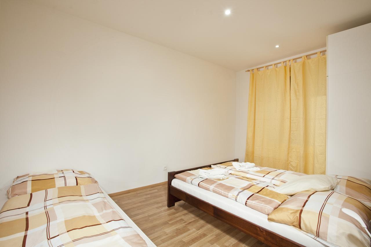 Apartments Kopecna With Parking Брно Екстер'єр фото