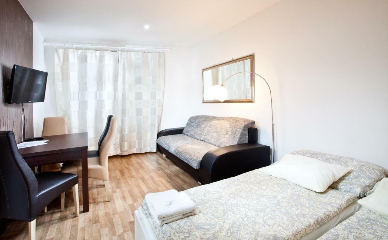 Apartments Kopecna With Parking Брно Екстер'єр фото