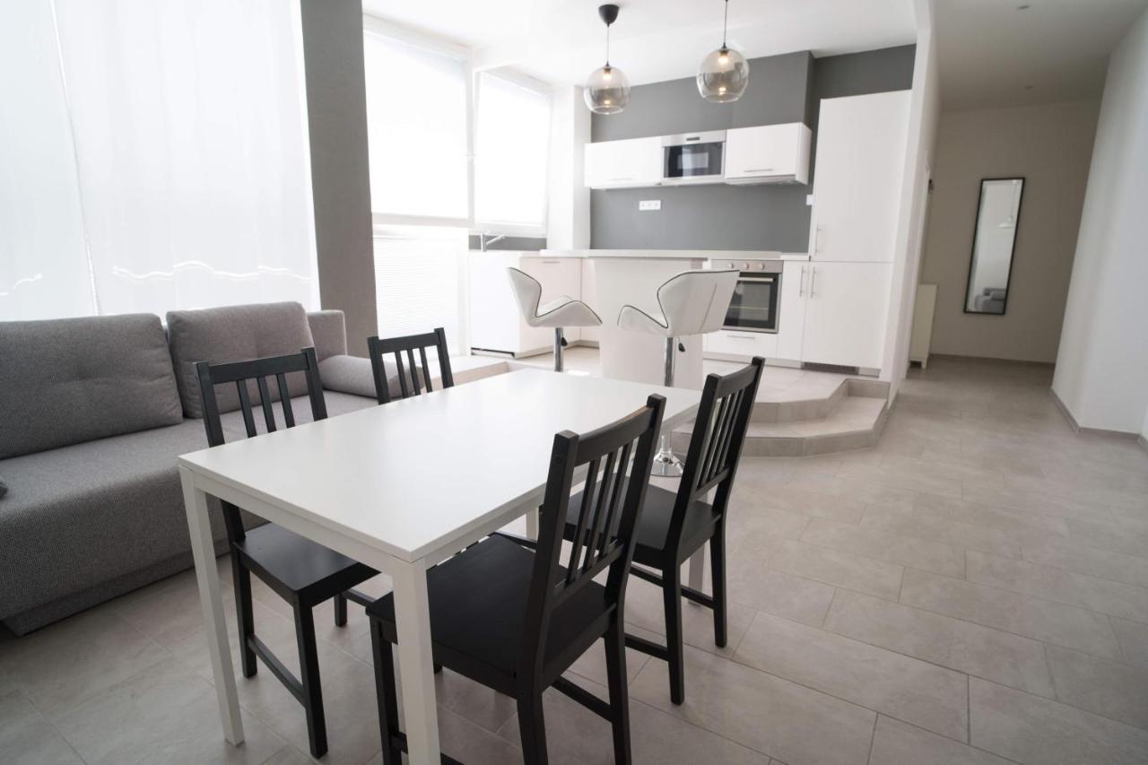 Apartments Kopecna With Parking Брно Екстер'єр фото