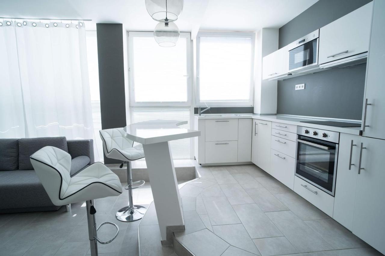 Apartments Kopecna With Parking Брно Екстер'єр фото
