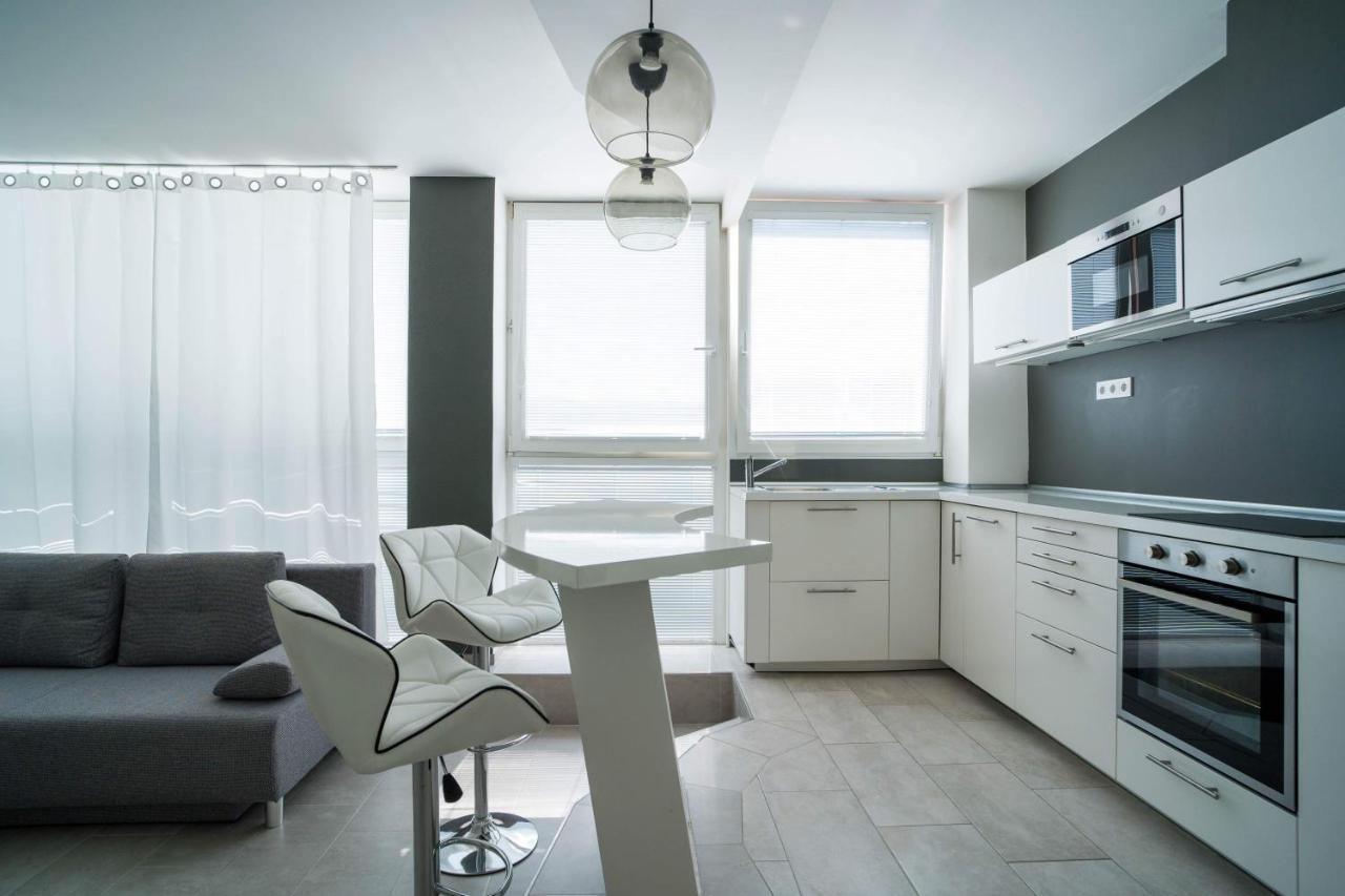 Apartments Kopecna With Parking Брно Екстер'єр фото